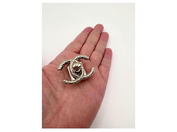 Chanel CC Turn-Lock oro D'oro - vista 9