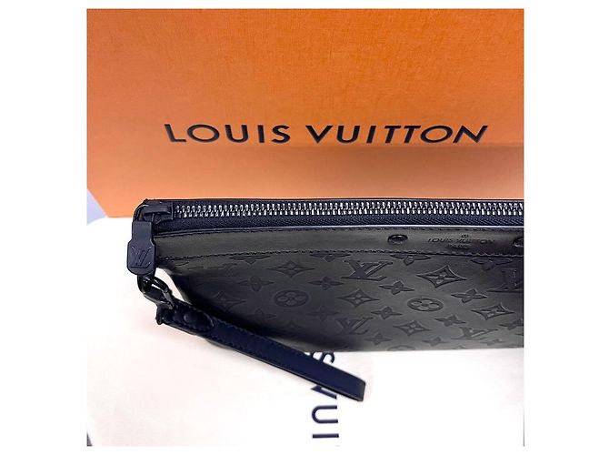 Louis Vuitton Pochette Toiletry Clutch Bag Monogram Shadow Black Nero - vista 4