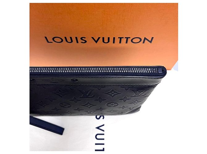 Louis Vuitton Pochette Toiletry Clutch Bag Monogram Shadow Black Nero - vista 5