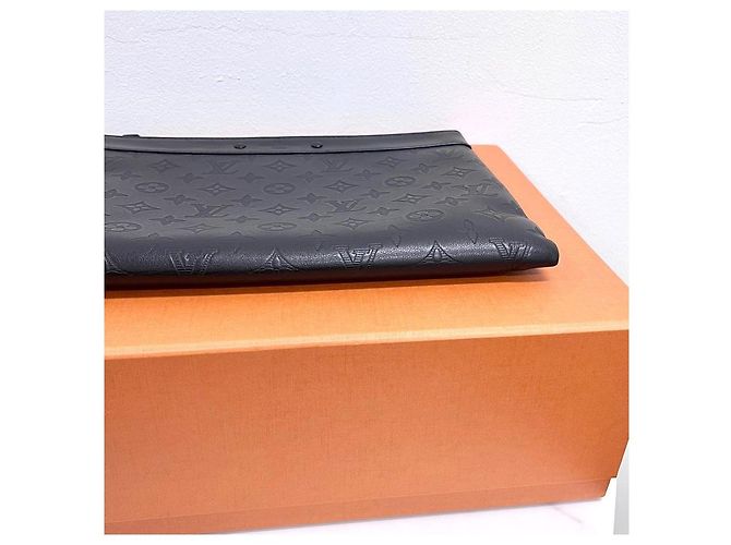 Louis Vuitton Pochette Toiletry Clutch Bag Monogram Shadow Black Nero - vista 8