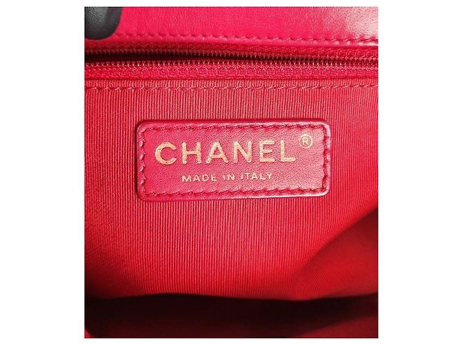 Chanel Borsa a tracolla matelassé rossa con patta Rosso - vista 13