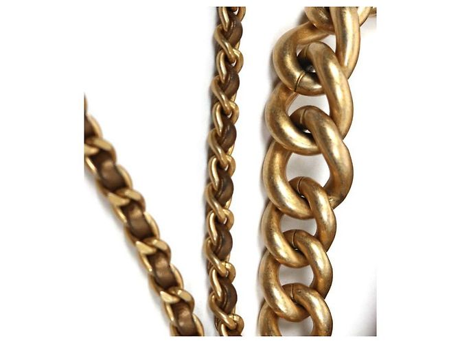 Chanel Borsa a tracolla matelassé con patta e catena oro metallizzato D'oro - vista 8