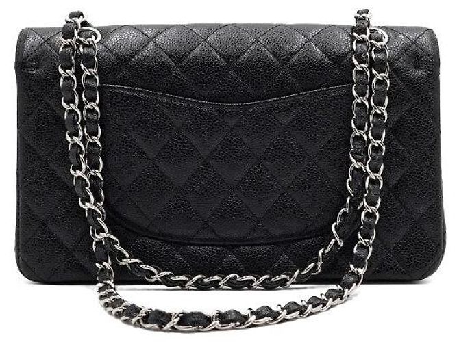 Chanel Bolsa de Ombro Medium em Caviar Preto Clássico com Corrente Prateada - vista 5