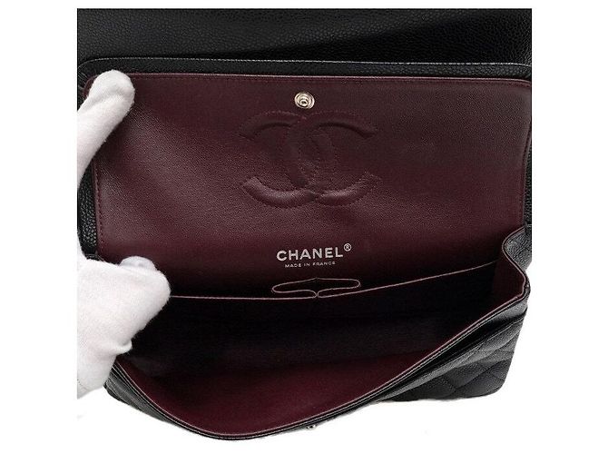 Chanel Bolsa de Ombro Medium em Caviar Preto Clássico com Corrente Prateada - vista 6