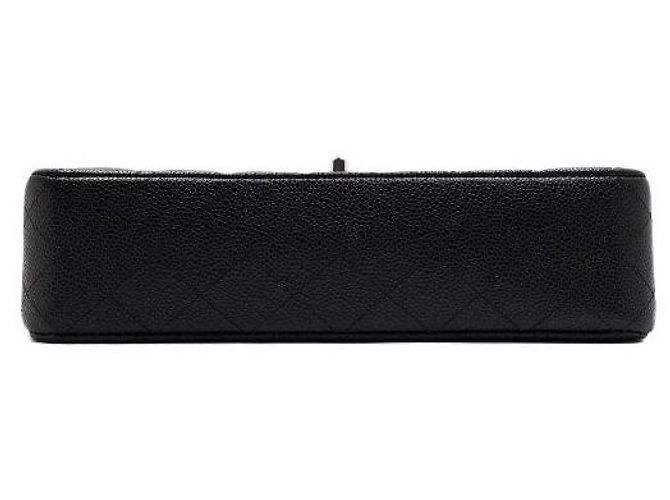 Chanel Bolsa de Ombro Medium em Caviar Preto Clássico com Corrente Prateada - vista 8