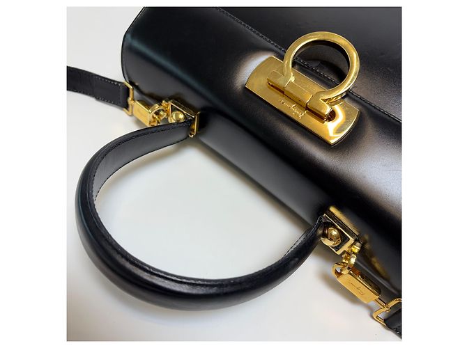 Salvatore Ferragamo Borsa a Tracolla Tote Gancini (Usata, Black) Nero - vista 13