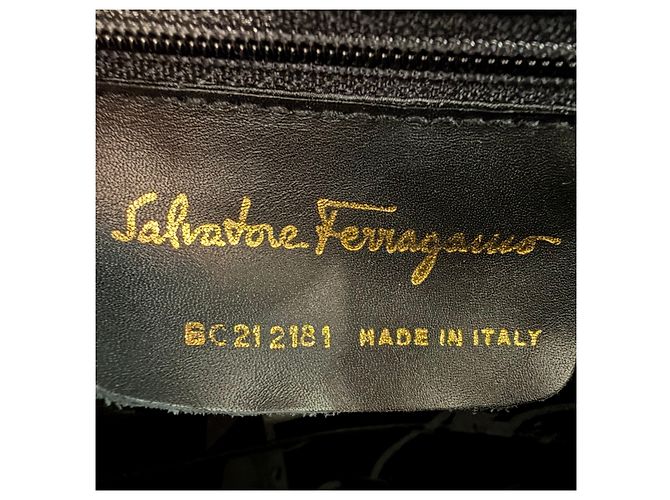 Salvatore Ferragamo Borsa a Tracolla Tote Gancini (Usata, Black) Nero - vista 21