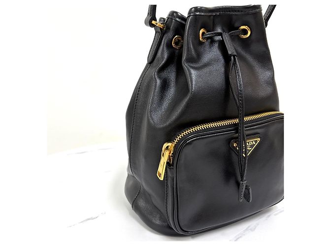 Prada Borsa bucket in pelle con logo triangolare nera Nero - vista 12