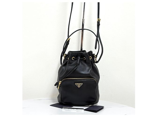 Prada Borsa bucket in pelle con logo triangolare nera Nero - vista 7