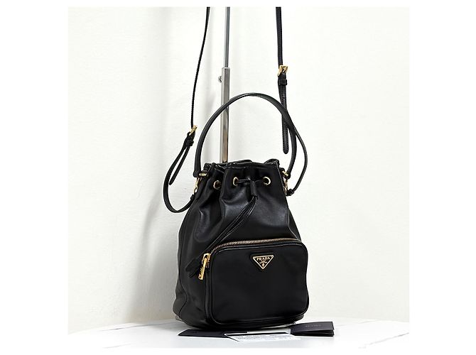 Prada Borsa bucket in pelle con logo triangolare nera Nero - vista 8
