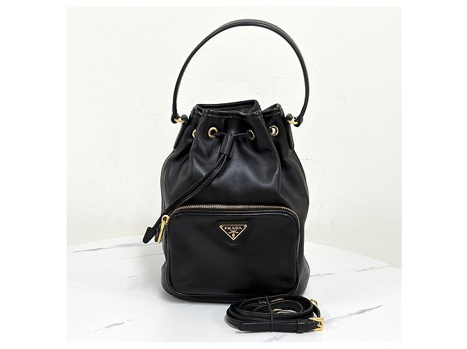 Prada Borsa bucket in pelle con logo triangolare nera Nero - vista 9