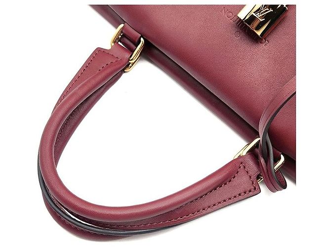 Bolso Louis Vuitton Monogram Venus Burgundy Roja - vista 5