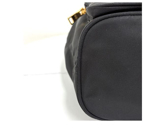 Prada Borsa bucket crossbody in nylon con logo triangolare Nero - vista 13