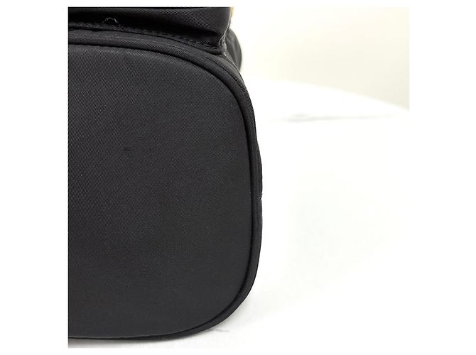 Prada Borsa bucket crossbody in nylon con logo triangolare Nero - vista 14