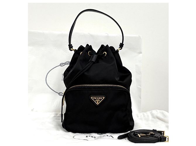 Prada Borsa bucket crossbody in nylon con logo triangolare Nero - vista 4