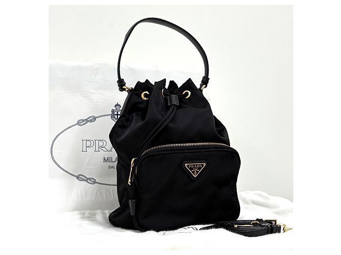 Prada Borsa bucket crossbody in nylon con logo triangolare Nero - vista 5