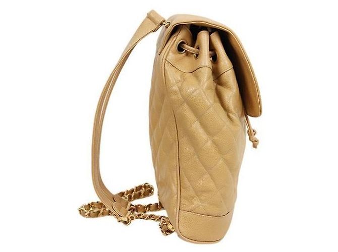 Chanel Mochila de aba acolchoada em couro caviar bege Marrom - vista 2
