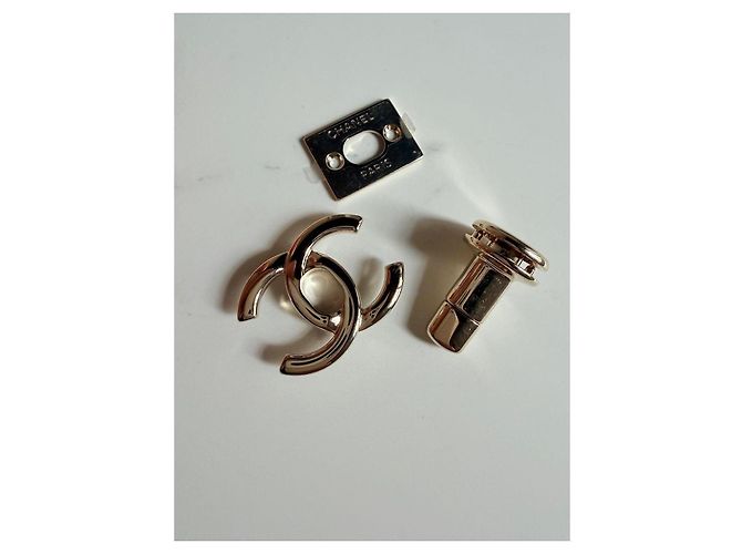 CHANEL fibbia CC turnlock oro D'oro - vista 2