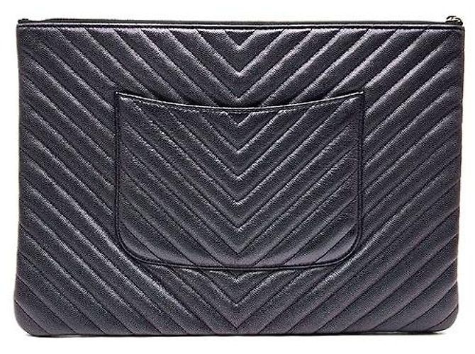 Chanel Clutch Caviar Chevron Large Nero - vista 3