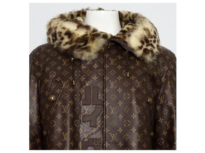 Louis Vuitton Parka da uomo in pelle monogram con cappuccio in shearling Marrone - vista 2
