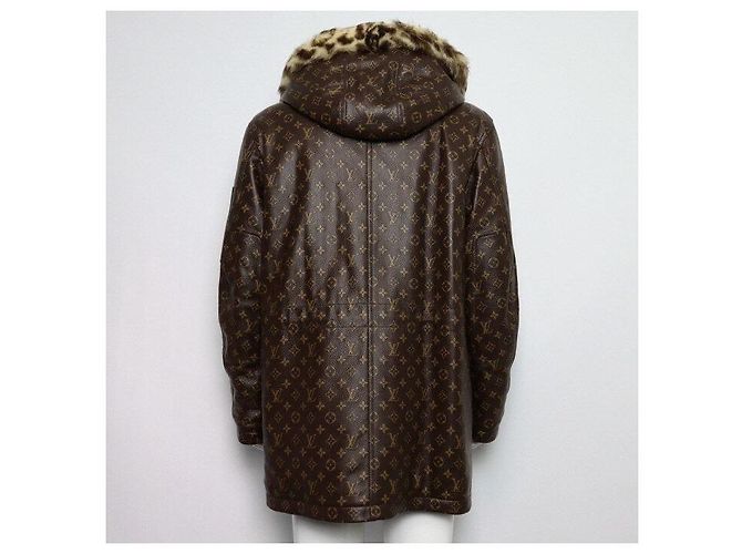 Louis Vuitton Parka da uomo in pelle monogram con cappuccio in shearling Marrone - vista 4