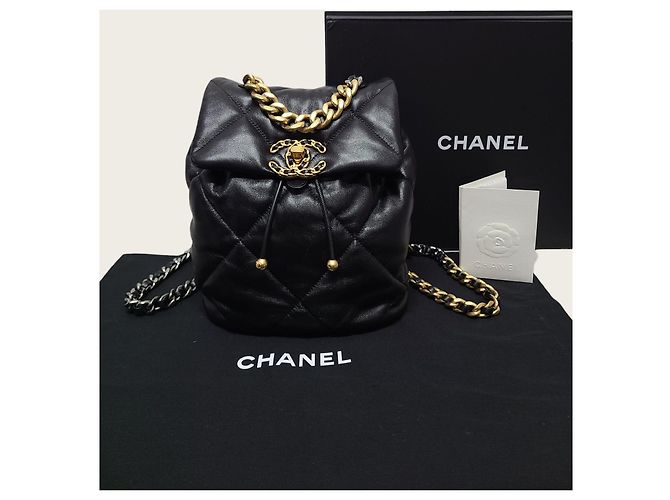 Chanel Zaino in nappa nera e oro con chip Nero - vista 7