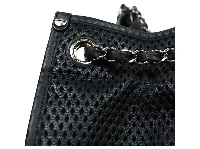 Chanel Borsa a tracolla CC traforata nera Nero - vista 10