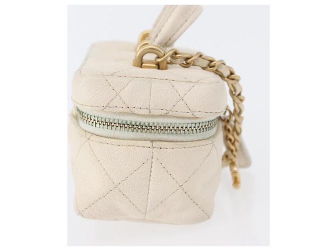 Chanel Top Handle Zip Around Vanity Case with Chain Quilted Caviar Mini Bianco - vista 4