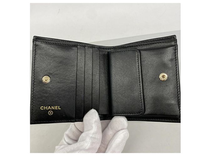 Cartera bi-fold Chanel Matelassé Negro - vista 3