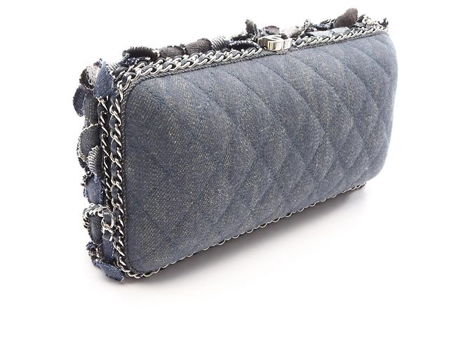 Borsa a tracolla Chanel Camellia in denim Nero Blu navy - vista 2