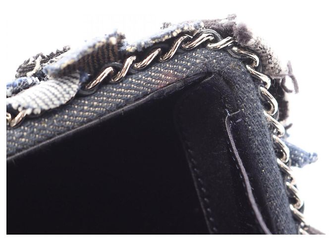 Borsa a tracolla Chanel Camellia in denim Nero Blu navy - vista 8