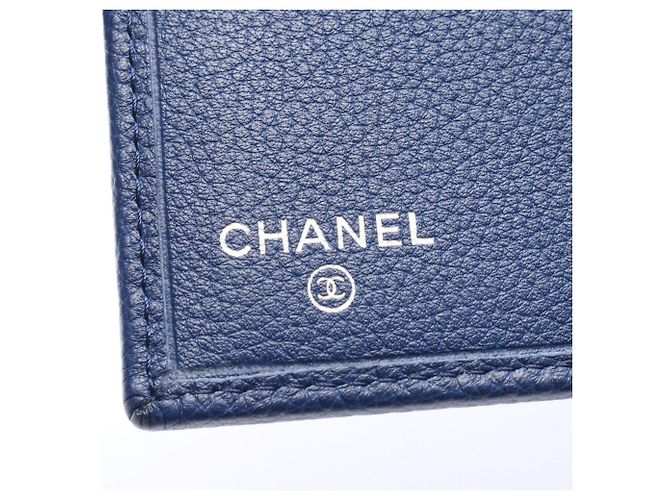 Portapassaporto in pelle blu navy Chanel Coco Mark - vista 4