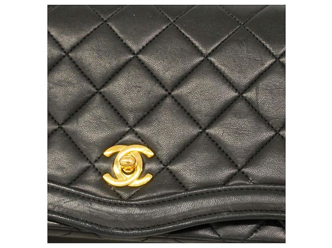 Borsa a tracolla Chanel Matelassé con catena Nero - vista 11