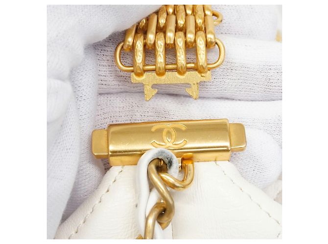 Borsa hobo Chanel Matelassé con catena Bianco - vista 9