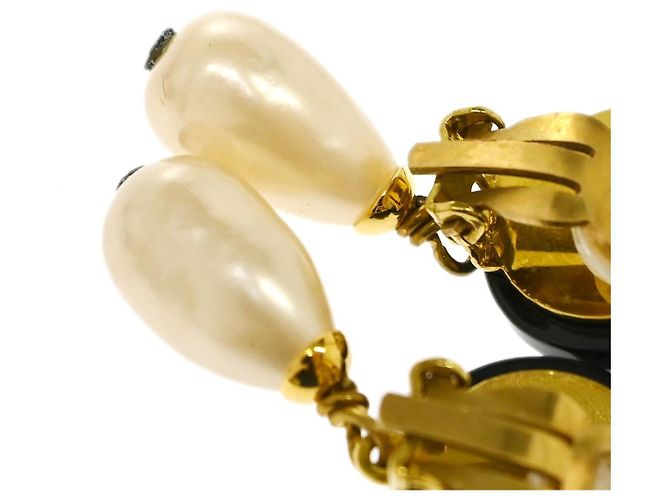 Chanel CC Pearl Drop Faux Pearl and Metal D'oro - vista 3