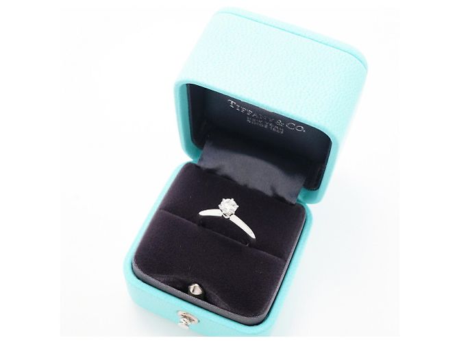 Anel Solitário Tiffany & Co. em Platina - vista 9