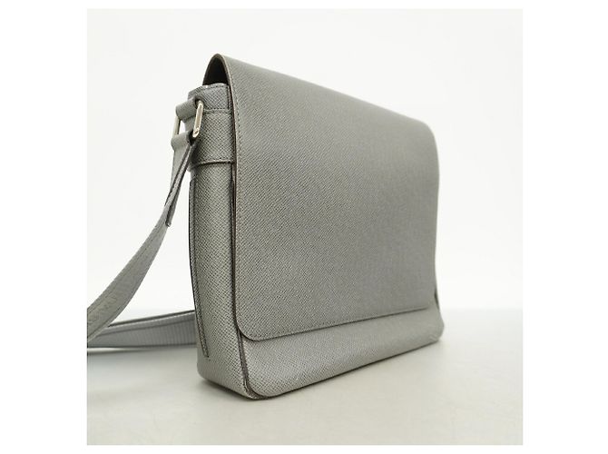 Borsa a tracolla Louis Vuitton Taiga Roman PM - vista 2