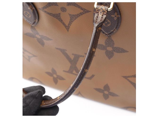 Borsa Tote Louis Vuitton OnTheGo GM Marrone Beige Monogramma - vista 10