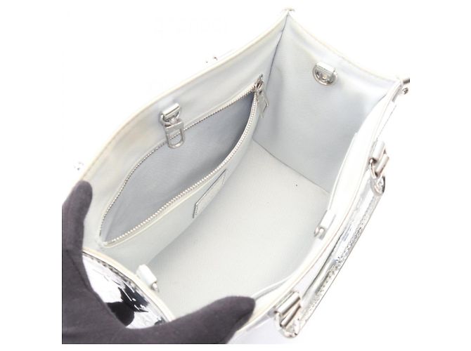 Borsa 2-way Louis Vuitton OnTheGo PM Argento - vista 3