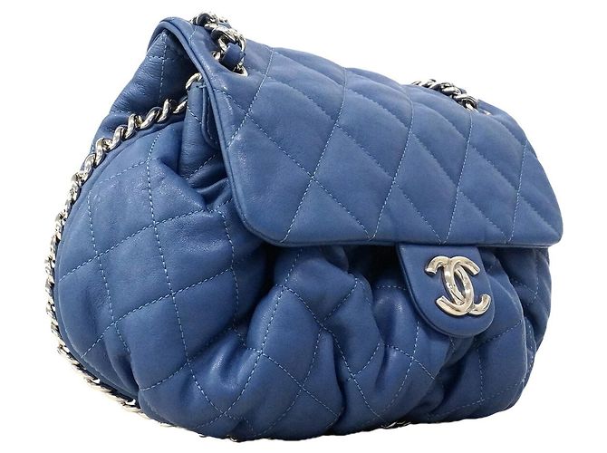 Borsa a tracolla Chanel Matelassé con catena Blu - vista 2