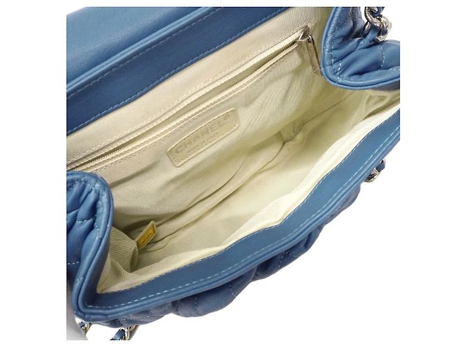 Borsa a tracolla Chanel Matelassé con catena Blu - vista 4
