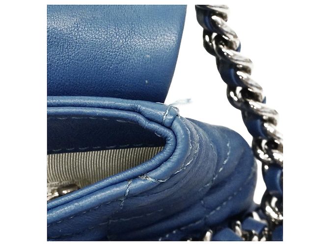 Borsa a tracolla Chanel Matelassé con catena Blu - vista 9