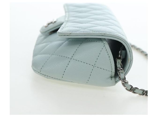 Estuche de Gafas Chanel Classic con Cadena de Caviar Acolchado Azul - vista 4