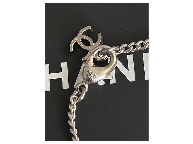 Collana con pendente Chanel Cuckoo Clock Bianco Rosso D'oro Verde Gold hardware - vista 5