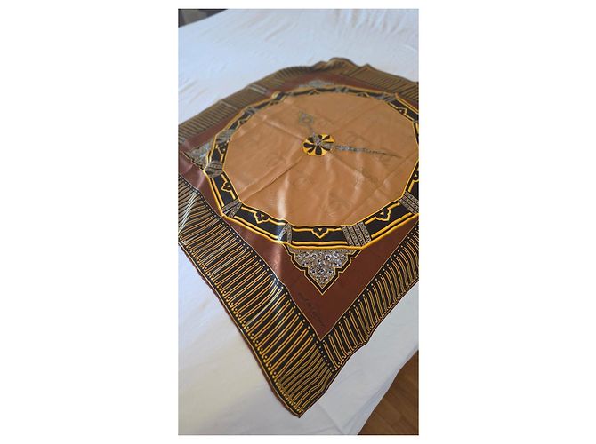 Foulard in seta Cartier Must de Cartier - Marrone e Beige D'oro - vista 4