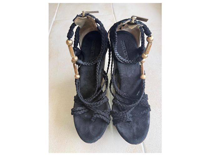 Sandali wedge Jimmy Choo in camoscio nero con nappe e decorazioni dorate - vista 7