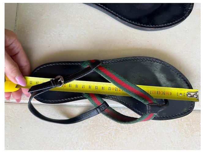 Sandali thong Gucci in pelle nera con dettaglio Web Nero Rosso Verde - vista 7