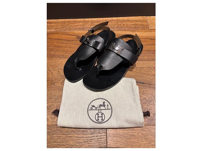Hermès Sandali thong in pelle nera con logo H Hermes Nero - vista 5