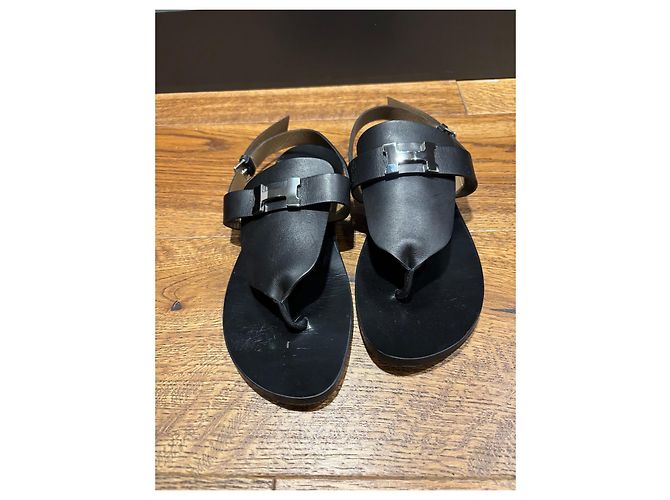 Hermès Sandali thong in pelle nera con logo H Hermes Nero - vista 7
