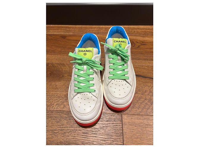 Sneakers Chanel in pelle bianca con dettagli neon Bianco Blu Verde Arancione - vista 10
